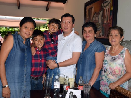 Familia Mendieta Quintero, Gladis Narváez y Rosa Romero.